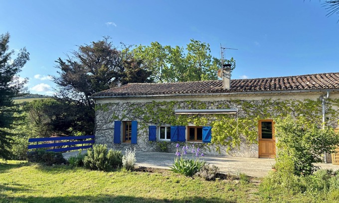 Limoux House | Renovated, air-conditioned gîte with private garden "Aux Volets Bleus