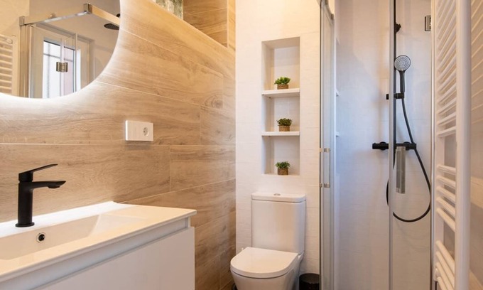 Santa Olaja de la Ribera Apartment | Renovated apartment 5 minutes away from León train & bus station