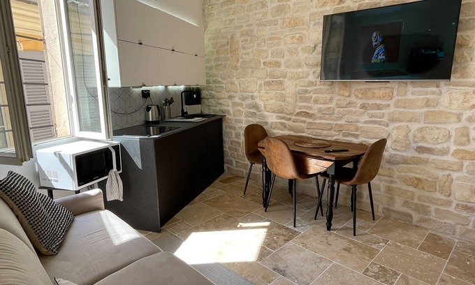 Antibes City Centre Condo | Renovated apartment for 3 in the heart of old Antibes