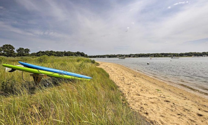 Teaticket House | Renovated Cape Cod Home Walk to Beach and Downtown!