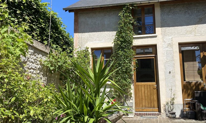 Vernon Cottage | Renovated Coach house on the grounds of a C19th Villa. Ideal Giverny/Paris