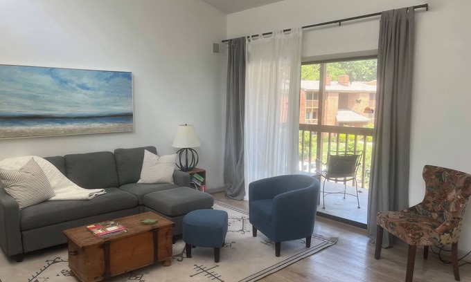 Richmond Condo | Renovated Condo with Pool, Park and Peaceful Setting