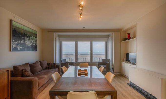 Koksijde-Bad Apartment | Renovated flat suitable for 6 people.