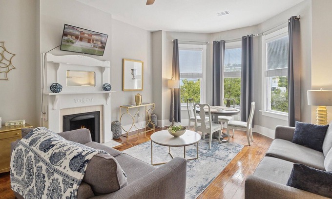 Dixon Park House | Renovated Georgian Manor w/Parking Near Forsyth Park by Lucky Savannah