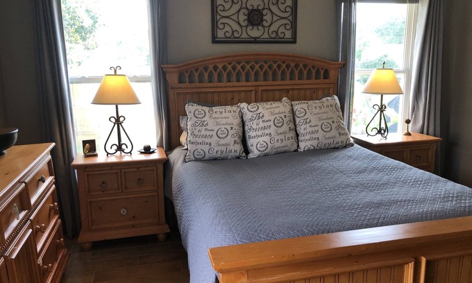 Gulf Breeze Apartment | Renovated Private Unit, Patio, Private yard, Shared Pool 90 Minimum Stay