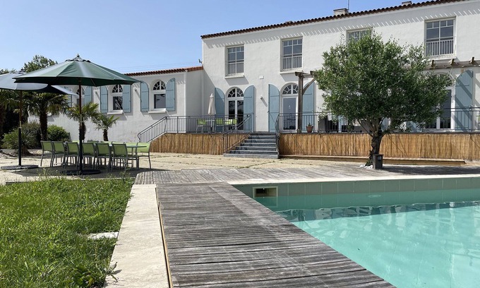 Cholet Cottage | Renovated villa in Cholet with private pool and lake view, ideal for 15 people