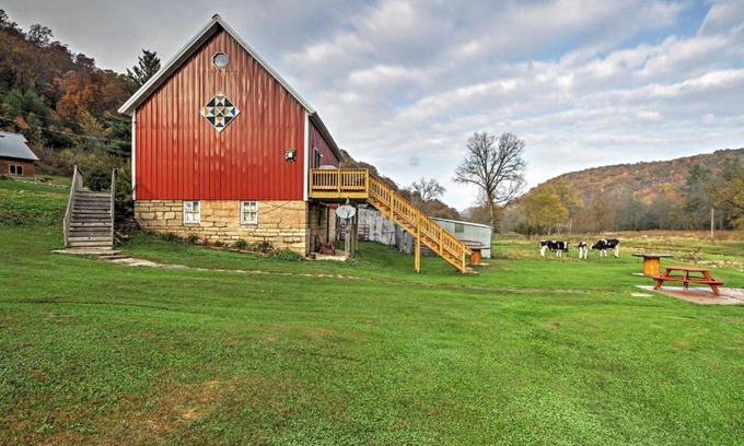 Winona House | Renovated Winona Barn with 2 Decks on 80-Acre Lot!