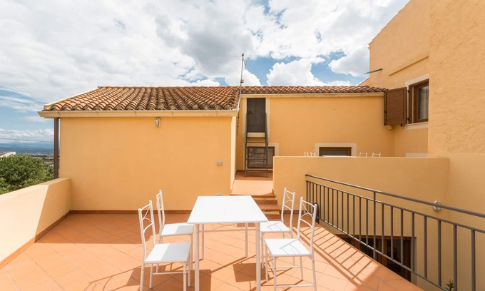 Seneghe House | Rent a few miles from the sea