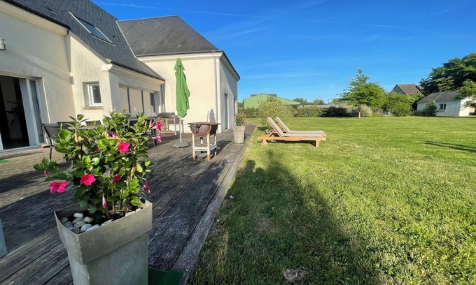 Yevres House | Rent large house