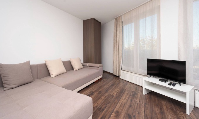 Borek Fałecki Zachod Apartment | RentPlanet - Apartament Mireckiego