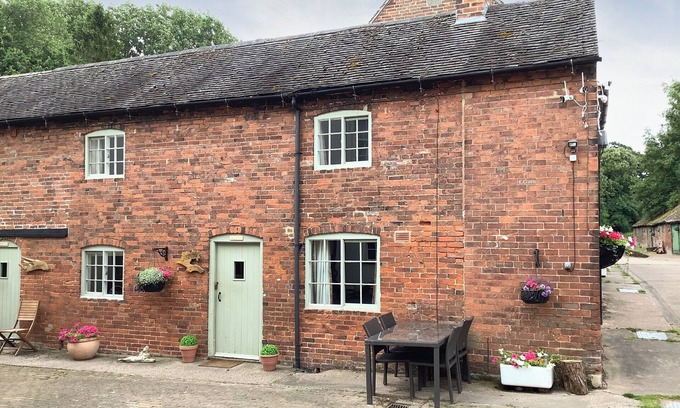 Hundall Cottage | Repton Cottage - 25348