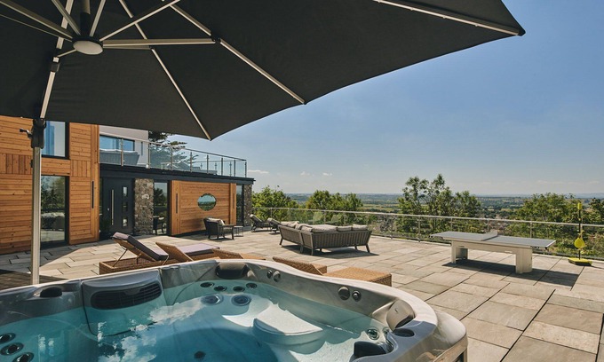 Cheddar Cottage | Reservoir View - a modern home that sleeps 8 guests in 4 bedrooms