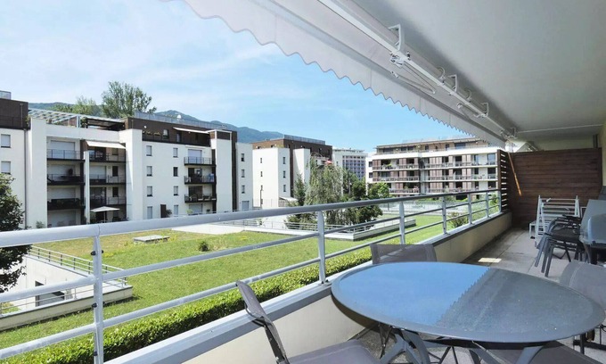 Aix-les-Bains Apartment | Residence Les Aiguieres - Ideally located on the shores of the lake, nice 3 rooms!