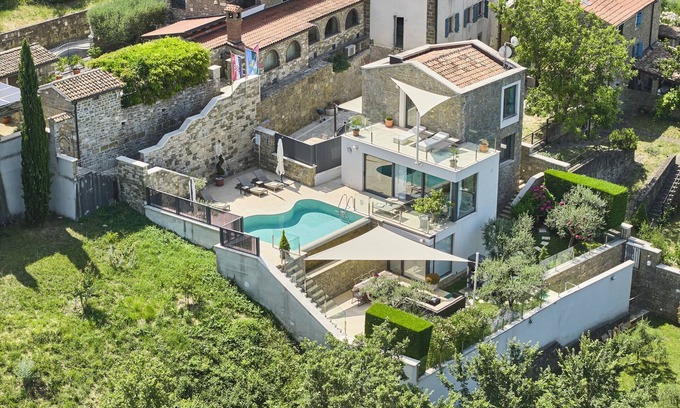 Buje Villa | Residence Monte near Umag for 8+2 people with heated infinity pool, spa & play room