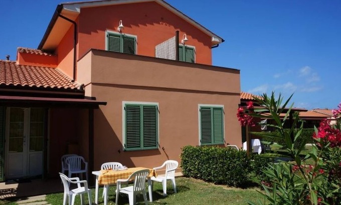 Vada House | Residence Rosa dei Venti Bungalow Levante for 6 persons