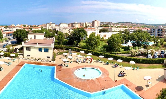 San Vincenzo Apartment | Residence with pool in San Vincenzo