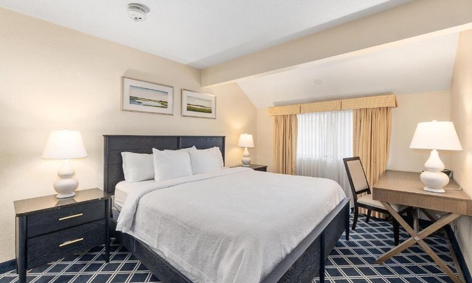 Merrimack Hotel | Residences at Daniel Webster
