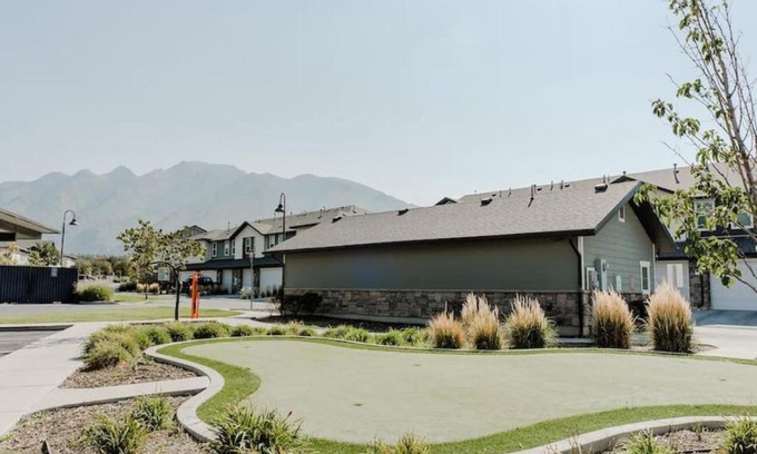 Draper Apartment | Resort like amenities 1 King 1 Qn bd Fast Wi-Fi Slps 5