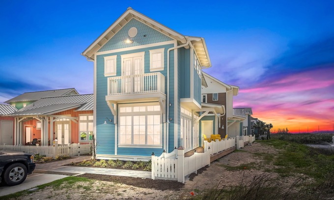 Port Aransas Cabin | Resort Pools, Pet Friendly, Golf Cart Boardwalk to the Beach