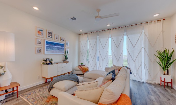 Port Aransas Condo | Resort Pools, Pet Friendly, Boardwalk to Beach