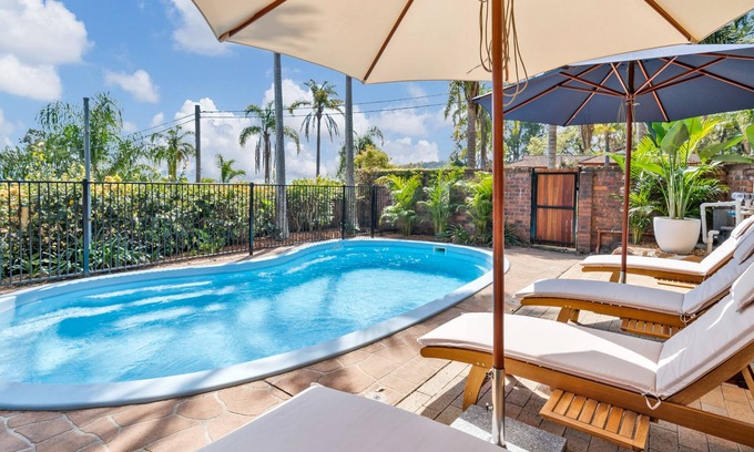 Daleys Point House | Resort Style Getaway | Close to Beaches and Cafes