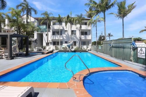 Hawks Nest House | Resort Style Holiday