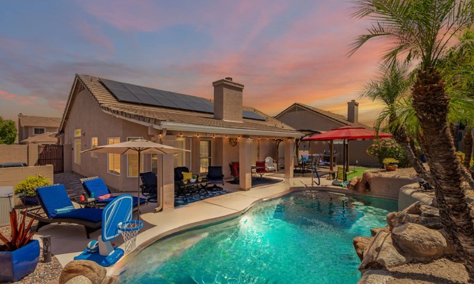 Red Mountain Ranch House | Resort Style Home, Private"Heated Pool", Putting Green, Pool Table, Near Phoenix