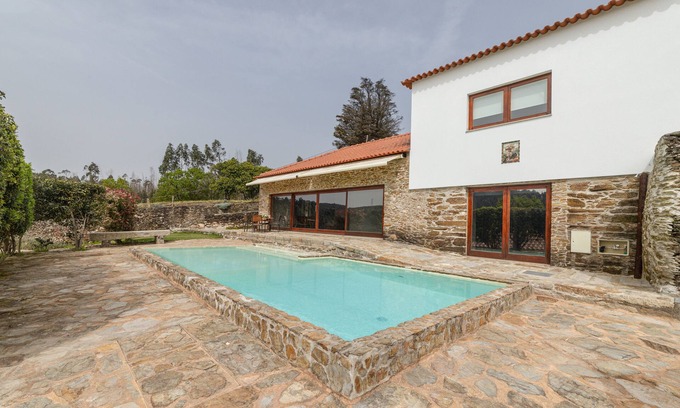 Esposade House | Rest 15 minutes from Oporto with private natural water pool, Wi-Fi and AC.