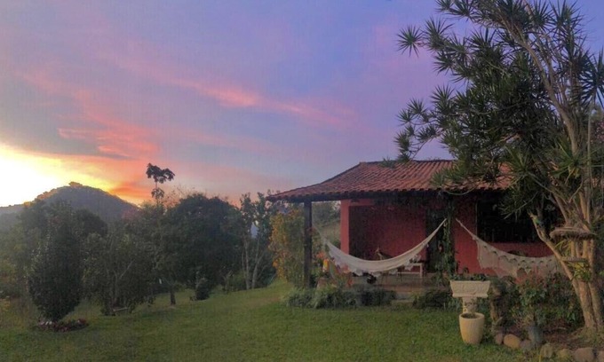 Araras House | Rest in the Valley of the Vines - Macaws