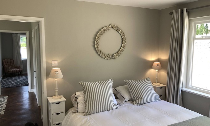 Westonbirt Cottage | Rest, ramble, relax for a secluded weekend or holiday in chic Cotswold cottage.