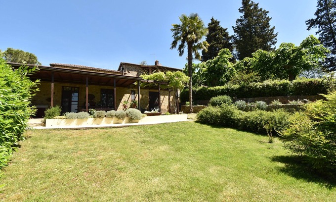 Villa Parigini House | Restored barn in beautiful house with swimming pool, 10 minutes from Siena
