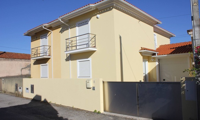 Murtosa Villa | Retiro da Atafona Beach Pool House (Yellow)
