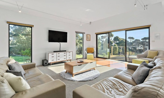 Legana House | Retreat by the River