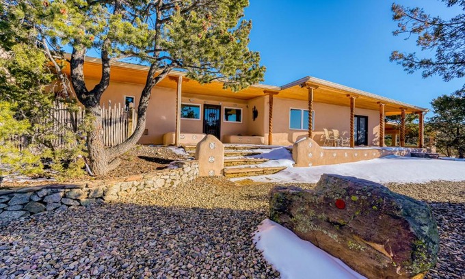 Taos House | Retreat in Taos Foothills