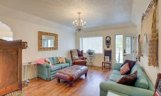 Leon Junction House | Retreat w/Pond Access & Views in Temple