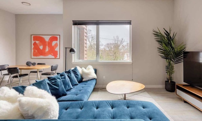 Belmont Apartment | Retro Charm Hawthorne 2BR Walkable