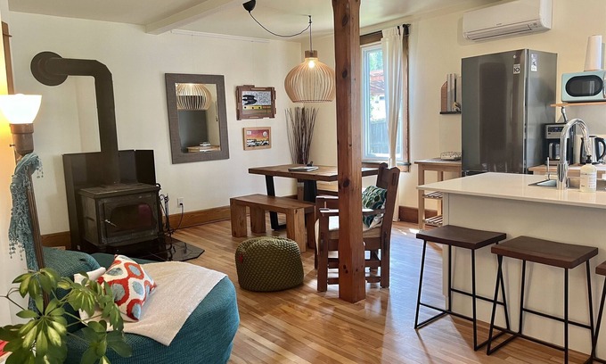 Wakefield Apartment | Retro-chic retreat in the heart of Wakefield