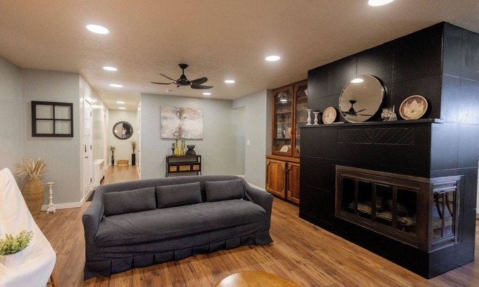 Mountain Home House | Retro, Cozy, and Vintage Home with Games, AC, and Wifi