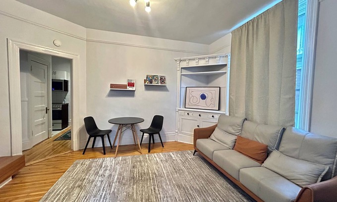 Shaughnessy Village Apartment | Retro&Cozy Stay Downtown Montreal💛
