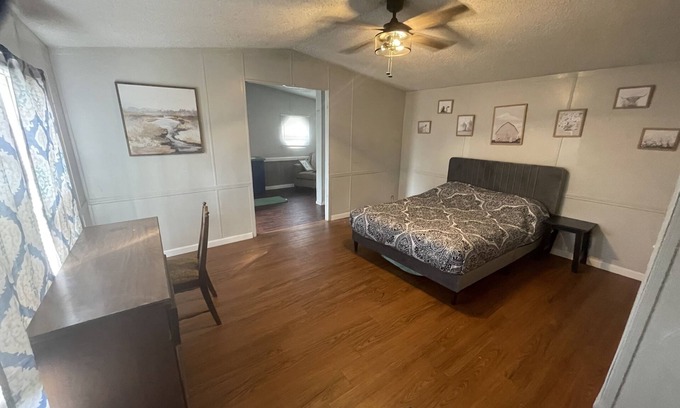 Claiborne House | Retro home