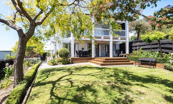 Mount Pleasant House | Retro living - with an edge