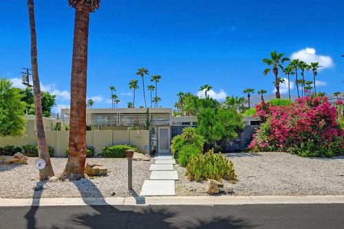Twin Palms House | Retro Rendezvous Pool and Spa MidCentury Modern Home