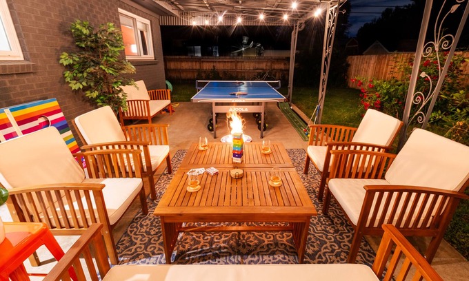 Alta Vista Area House | Retro Rooms: Ping-Pong, Fire-Pit, Game Room, Families + Dogs + Fenced Yard