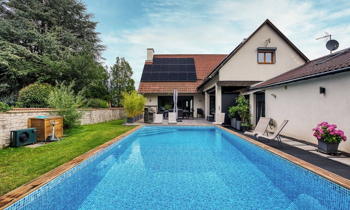 Furdenheim Villa | Rêve de vacances, 4 bedroom villa with pool and gym