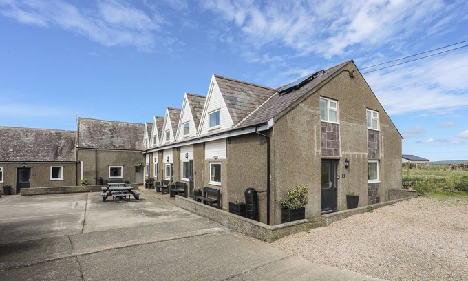 Llanengan Cottage | RHIW - 1 TY'N DON, pet friendly, with a garden in Abersoch