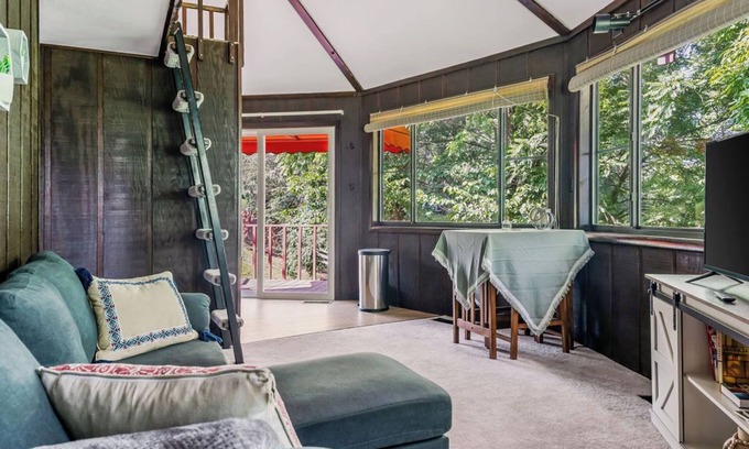 Bristol House | Rhythm & Roots Dome Home 10 Min to Downtown
