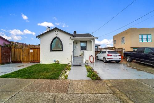 North and East Apartment | Richmond Studio SF Bay Area