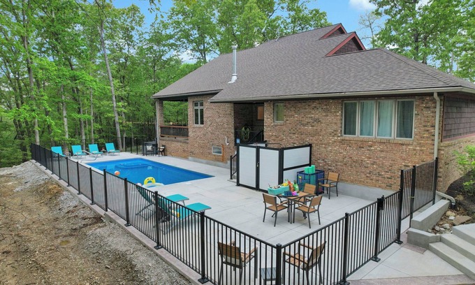 Sugar Grove House | Rickenbacker Ridge sleeps 13 w/heated pool+hot tub+firepit+game room !
