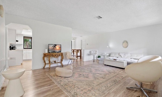 Loxahatchee Groves House | Riders' Haven: Equestrian Escape