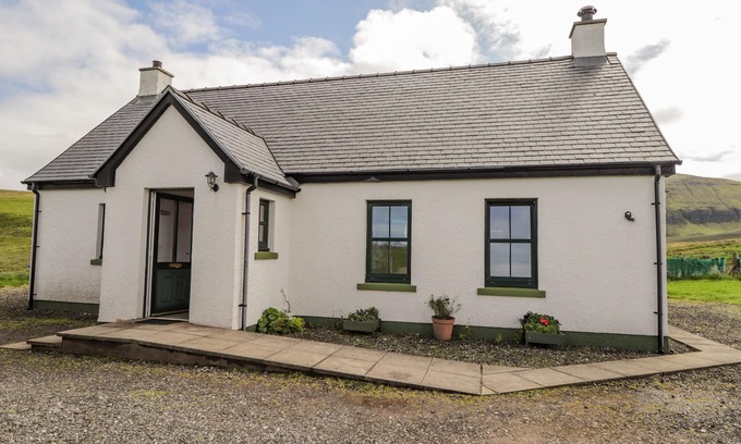 Kilmaluag Cottage | RIDGE END COTTAGE, family friendly, with open fire in Conista